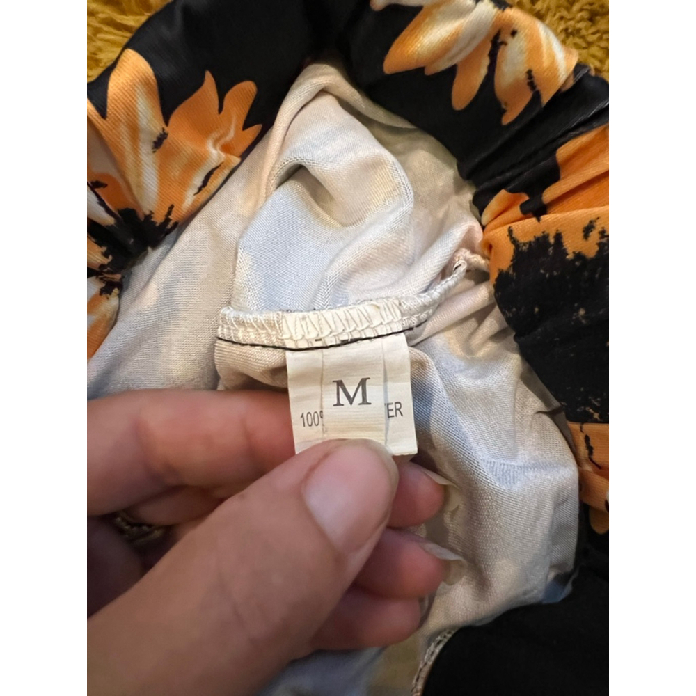 Women's Unbranded Black & Orange Sunflower Print Shorts Size M - Picture 2 of 3